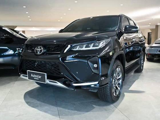 TOYOTA HILUX SW4 2.8 D-4D TURBO DIESEL DIAMOND 7L 4X4 AUTOMÁTICO